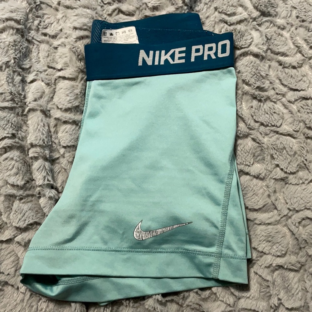 Nike pro